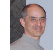 ���� ������ (Eric Bobrow) � ������������ �������� Bobrow Consulting Group (BCG) , ������� � 1989 ���� ���������� ArchiCAD � ������� ������������ ������ � ���. �������� ��� ����� ������ ���������� AIA, �������� ������������� � ������������ �����������.