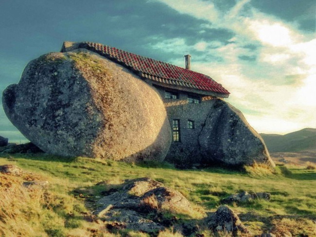 дом Casa do Penedo