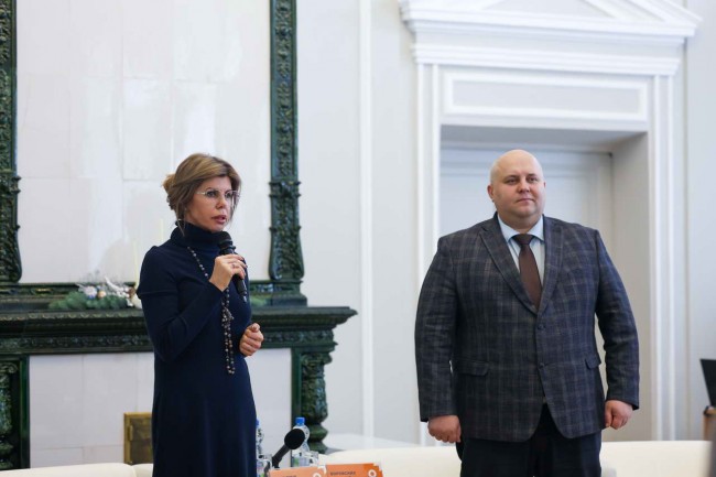 глава Ельца Евгений Боровских и сенатор Евгения Уваркина