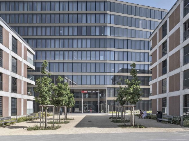 фасад офиса CFF Immobilier в Aux Entrepots