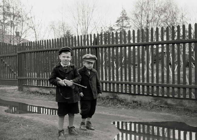 Владимир Степанов. Конвоир и пленный. Посёлок Быково, 1956