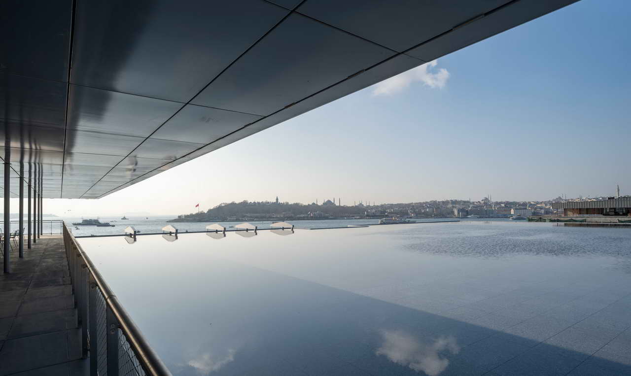 Istanbul Modern, вид на Босфор