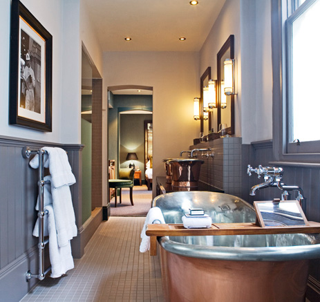 интерьер ванной в гостинице Fox & Anchor, Лондон, Великобритания, дизайн Lauren Taylor, Malmaison & Hotel du Vin Design Team. 3 место в номинации.