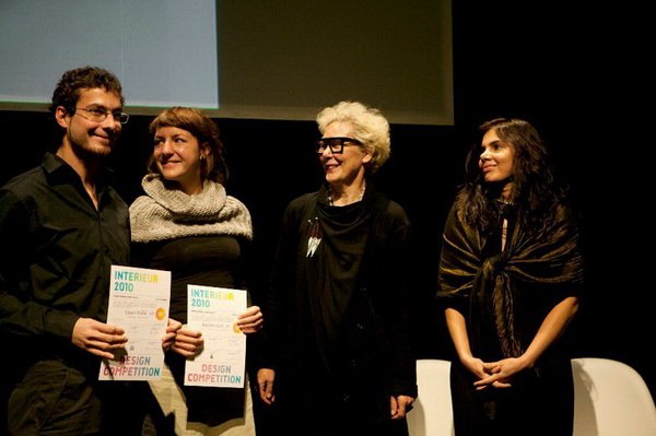 награждение победителей конкурса «Design Competition-2010» Мириам Ауст (Miriam Aust) и Янеса Вюля (Yanes Wühl)