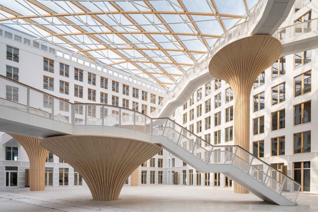 атриум в EDGE Suedkreuz Berlin