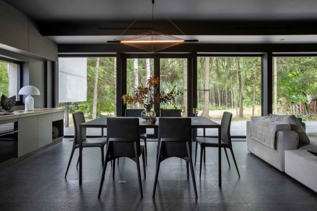интерьер гостиной в доме Flying House