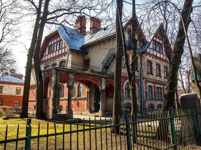 особняк Гудовича, Данини