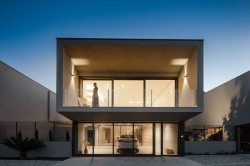 Дома Box XL Houses в Португалии