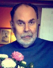 профессор, декан факультета дизайна СПГХПА им. А.Л. Штиглица, кандидат искусствоведения и член Санкт-Петербургского союза дизайнеров Валерий Георгиевич Бандорин