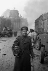 Поэт Евгений Долматовский в Берлине 1945