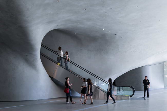 эскалатор в музее The Broad