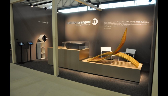стенд школы дизайна Marangoni на выставке Salone Satellite