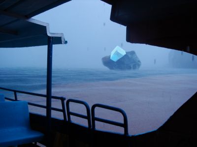 дом на море
Предлагаю использовать морское пространство для жизни . Скалы, расположенные в море -как опоры. Необходимы три опоры. Недостающие можно отлить прямо на месте из ж/б. Море и волны довершат полировку. Кубической формы здание выполнено полностью из закаленного (слегка тонированного) стекла.
Keywords: яросурабу