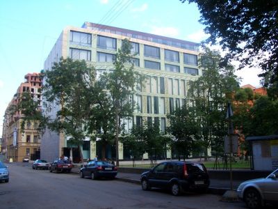 БЦ "Лангензиппен"
первая постройка на территроии Петербурга архитектора С.Чобана. 
адрес: Каменоостровский пр. (между домами 11 и 13) видимо адрес - Дивенской ул. д.1 
