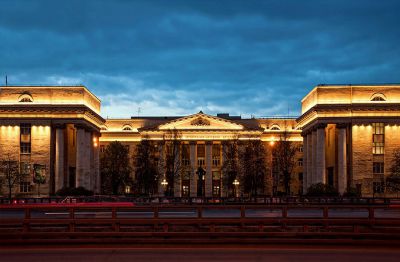 Москва, МАДИ 
Дата: апрель 2014 г.
Используемое оборудование: Более 500 линейных светильников серии IntiLINE производства IntiLED с цветовой температурой 3200 К (теплый белый свет).
Проектирование и поставка оборудования: ООО "СТК "ГЕЛИОСИТИ", г. Москва; ООО "ТЯЖПРОМЭЛЕКТРОПРОЕКТ", г. Москва. 
Информация о проекте: Московский автомобильно-дорожный государственный технический университет (МАДИ) - крупнейший вуз России. Построенное в 50-х годах прошлого столетия, здание МАДИ обладает характерными чертами монументального стиля эпохи сталинского классицизма. Это и величественные колонны главного входа, и сложная геометрия фасадов и богатая излишествами лепнина, требующие особого подхода при создании проекта архитектурно-художественного освещения. Точность светотехнических расчетов и грамотный выбор светодиодного оборудования позволили специалистам компаний "СТК "ГЕЛИОСИТИ" и "ТЯЖПРОМЭЛЕКТРОПРОЕКТ" создать торжественный и в то же время очень легкий для восприятия ночной образ здания МАДИ, органично вписавшийся в перспективу Ленинградского проспекта.
Keywords: светодиодное освещение, светодиодная подсветка, архитектурное освещение, архитектрная подсветка, светодиодное оборудование 